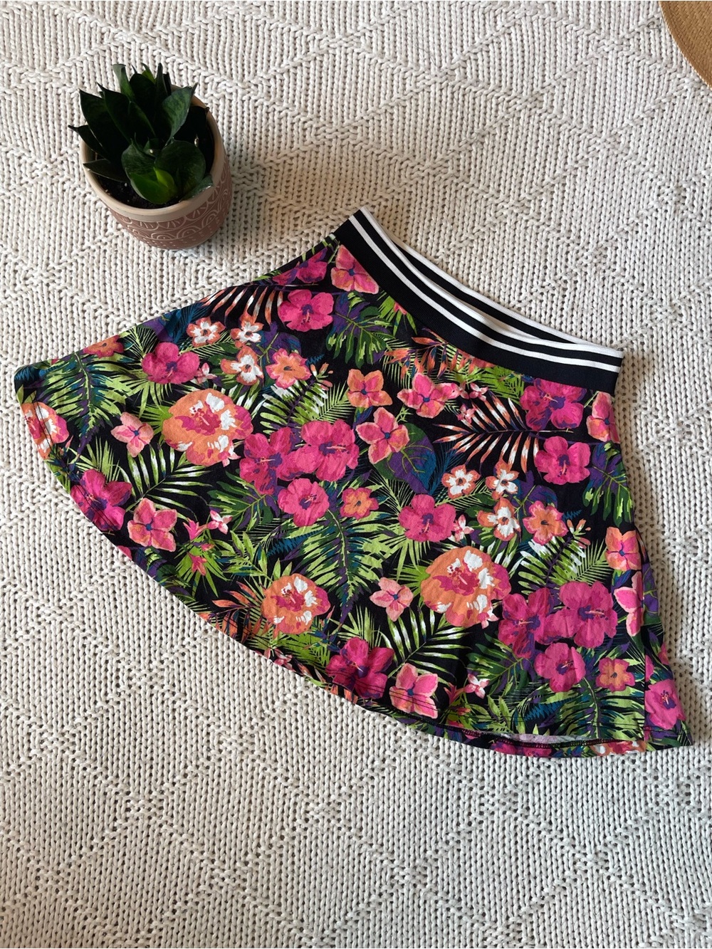 Niki Body & Soul Tropical Floral Skater Skirt Hibiscus Striped Waist Size Small